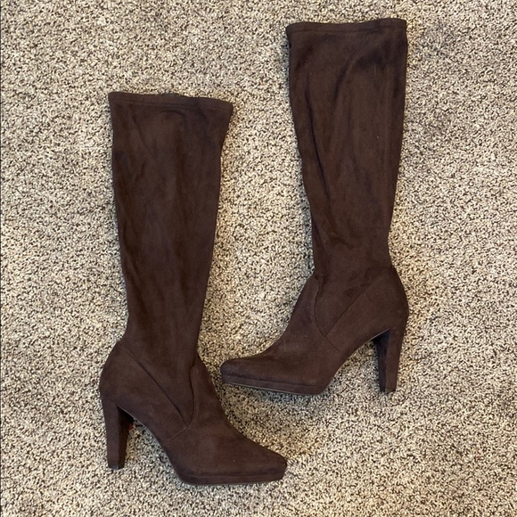 TAHARI Elegant Brown Women's Boots, Size 6.5 - Picture 1 of 4